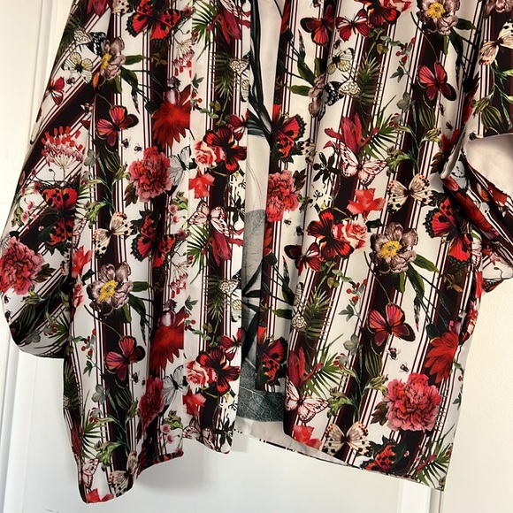 Black coral reversible silk open blouse - Picture 3 of 10